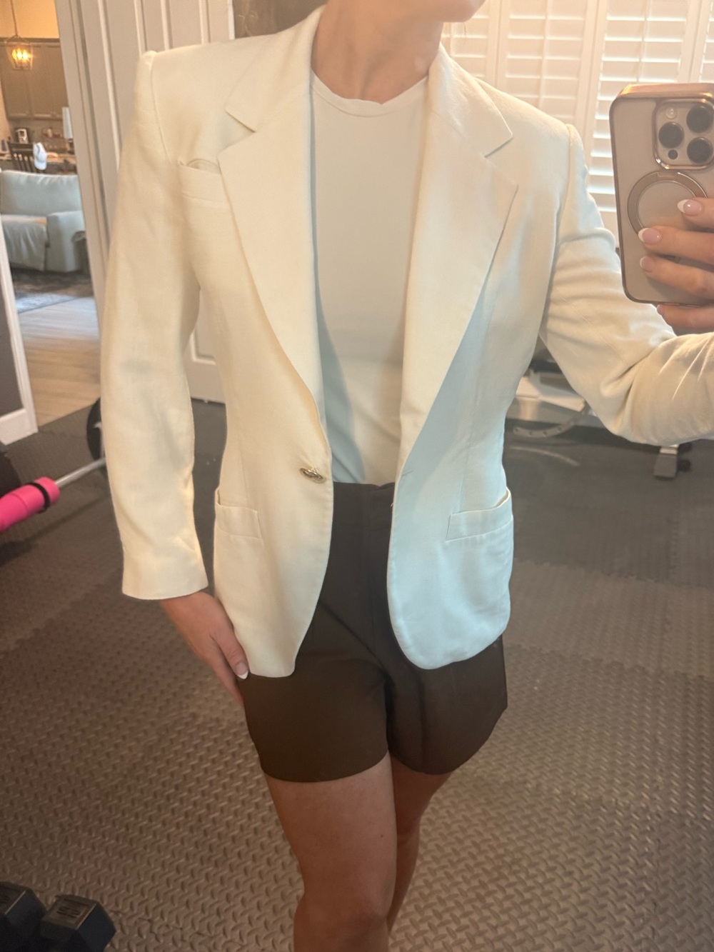 Jones New York light cream linen blend blazer with gold button and shoulder pads